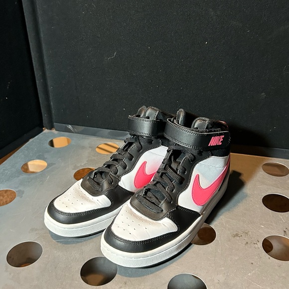 Nike Other - Nike Court Size 7Y